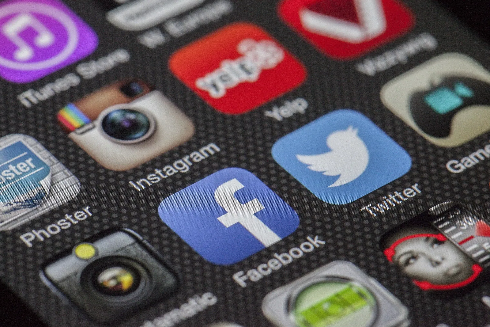 6 Social Media Marketing Mistakes Consultants and Coaches Make that’s Costing Their Business